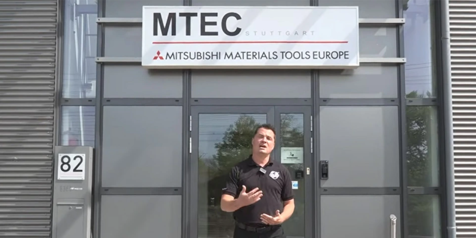 Tony Gunn z serwisu „The WorldWide Machinist” na targach MTEC w Stuttgarcie